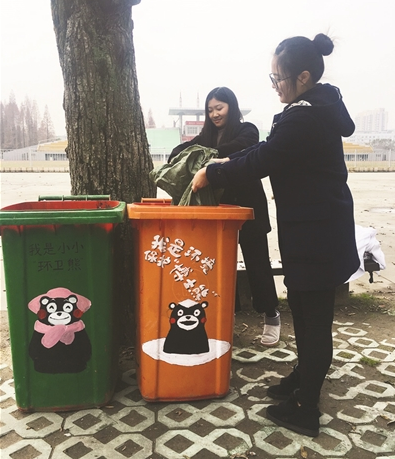 超可愛(ài)的校園垃圾桶，引人注意